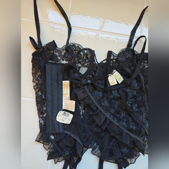 NWT 36 Vintage Victoria's Secret Gold Label Lace Corset Bustier Garter and panty - Picture 7 of 7